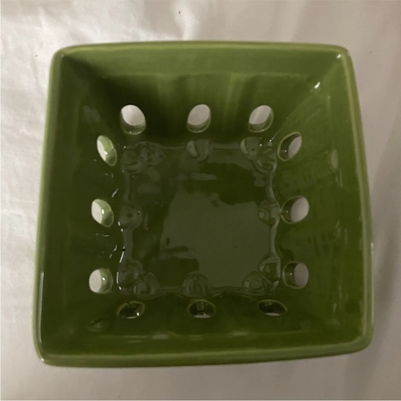 AC Moore Nicole’s Kitchen Green Berry Basket - Picture 1 of 6